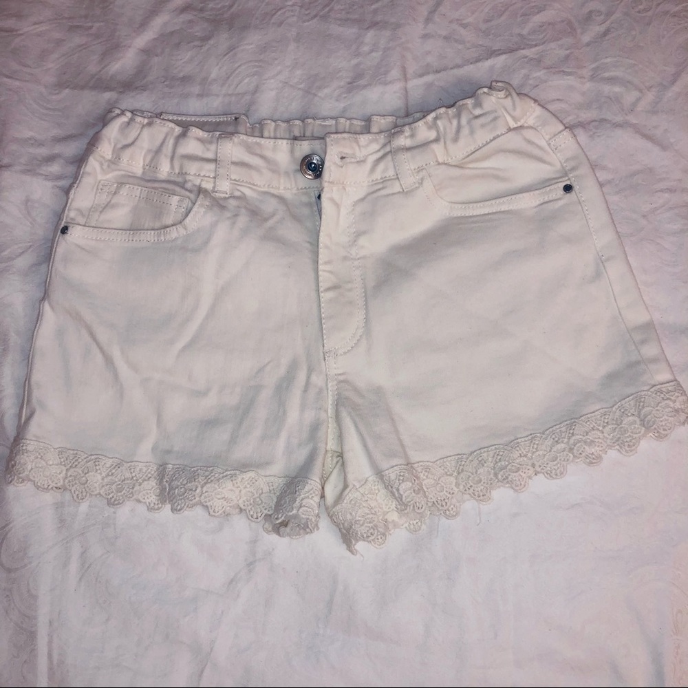 Cream Jean shorts with cute trim